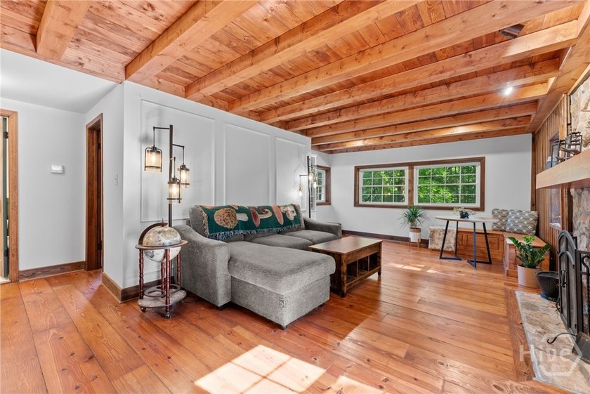 If you've been looking for a quiet cottage on a large piece of - photo 3