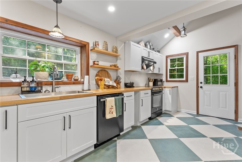 If you've been looking for a quiet cottage on a large piece of - photo 4