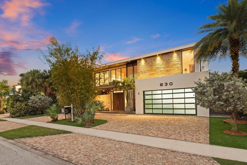 Stunning contemporary 5-bedroom + office waterfront residence - photo 4