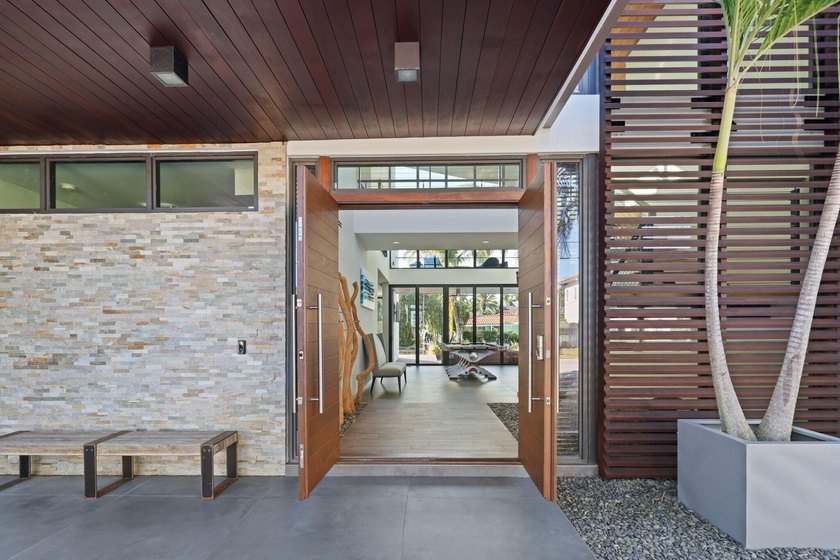 Stunning contemporary 5-bedroom + office waterfront residence - photo 5