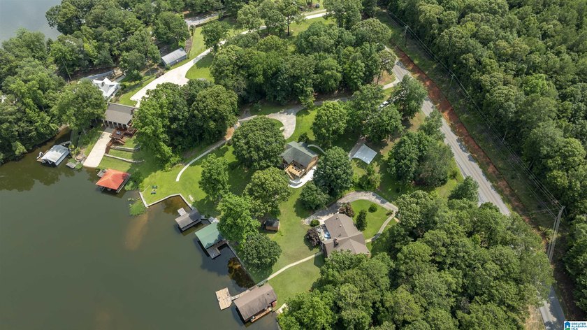 Great location, even better lake views! This move-in ready home - photo 6