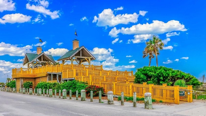 Bright &amp; cheery 2BR/1BA beach cottage, 2024 ROOF &amp; HVAC. Located - photo 36