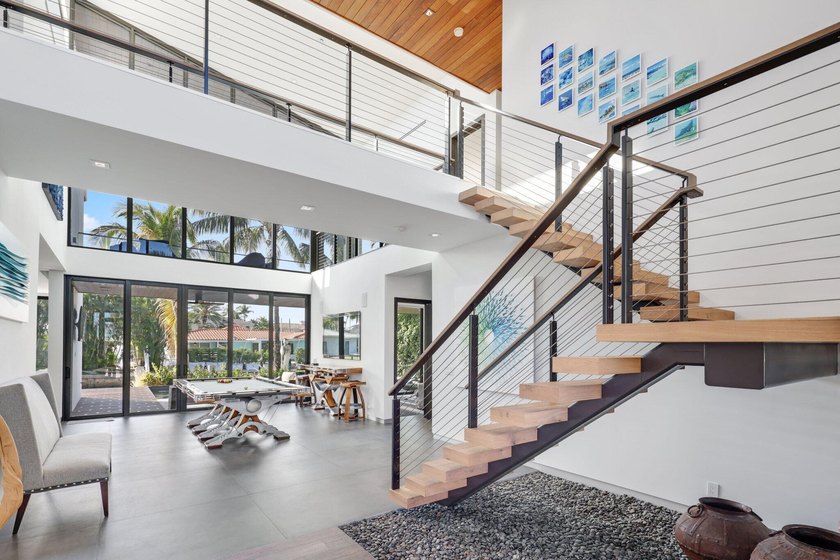 Stunning contemporary 5-bedroom + office waterfront residence - photo 7