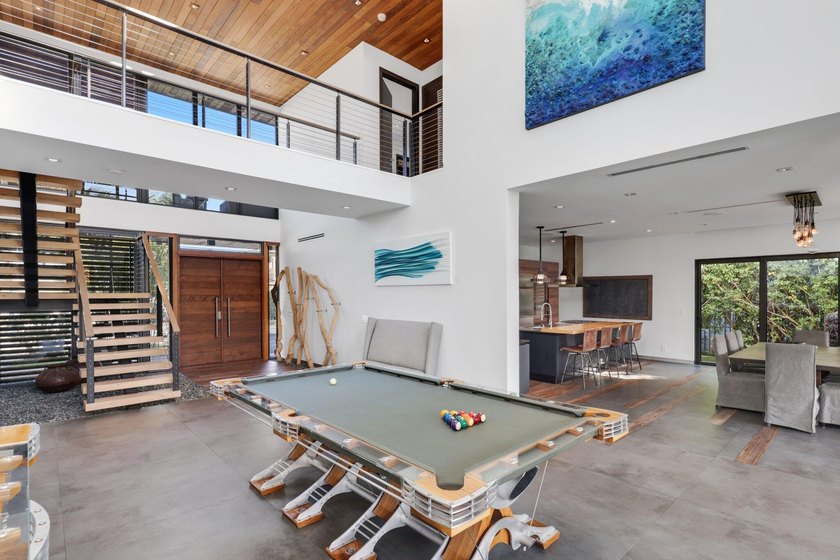 Stunning contemporary 5-bedroom + office waterfront residence - photo 10
