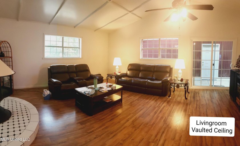 Wow! You'll LOVE this Rare Find in a NON-Flood Zone, Centrally - photo 11