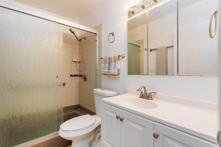 This flexible single-level home offers 3 bedrooms and 2 - photo 14