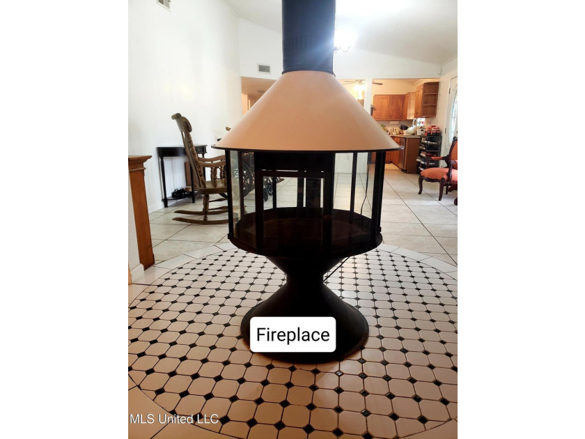 Wow! You'll LOVE this Rare Find in a NON-Flood Zone, Centrally - photo 15