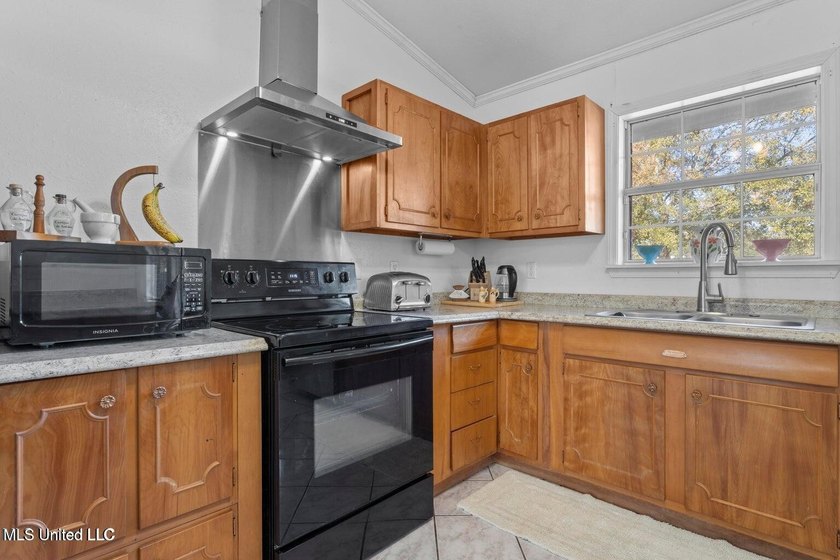 Wow! You'll LOVE this Rare Find in a NON-Flood Zone, Centrally - photo 18
