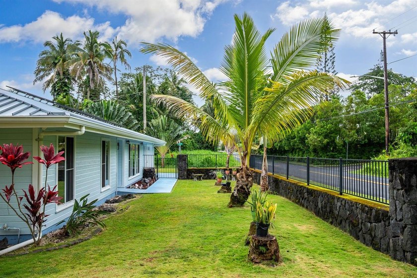 This flexible single-level home offers 3 bedrooms and 2 - photo 25