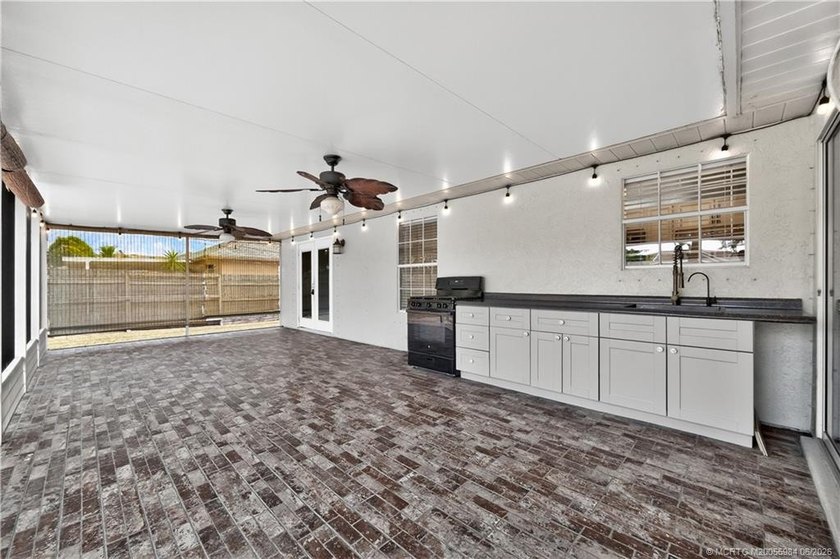 Check out this fantastic starter home or investment opportunity - photo 27