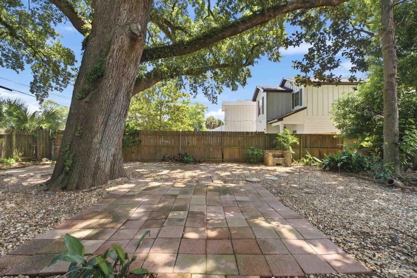 Restored bungalow in the heart of East Hill. This updated 1928 - photo 31