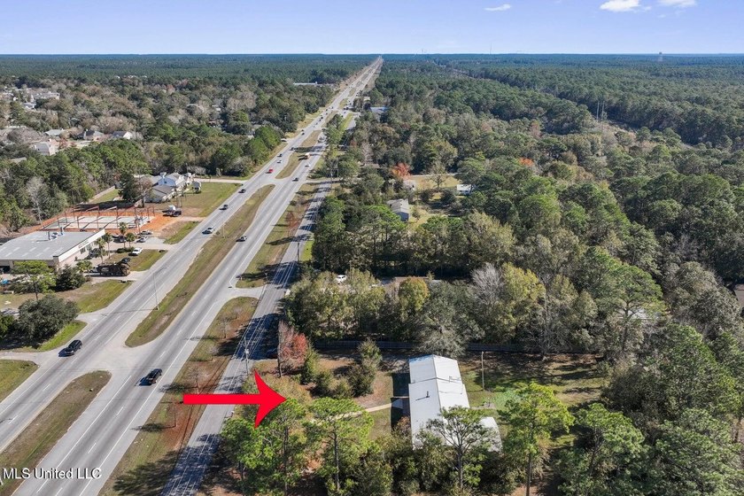 Wow! You'll LOVE this Rare Find in a NON-Flood Zone, Centrally - photo 36