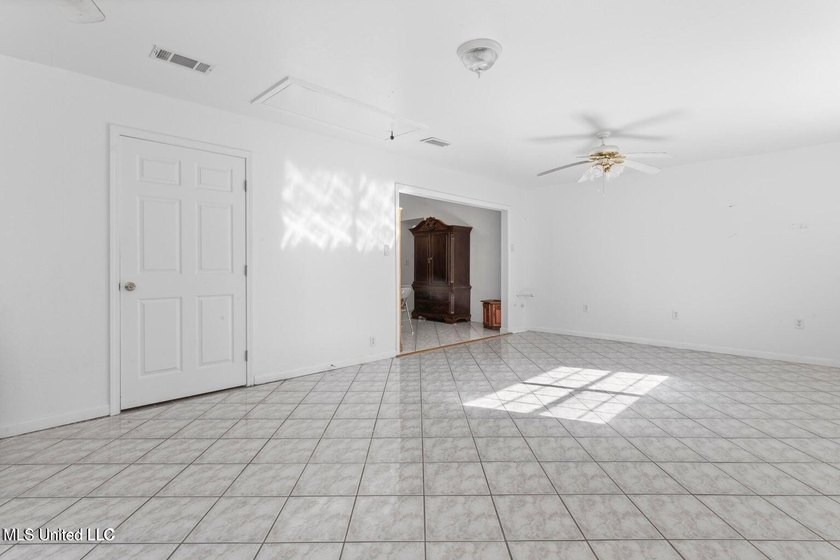 Wow! You'll LOVE this Rare Find in a NON-Flood Zone, Centrally - photo 44