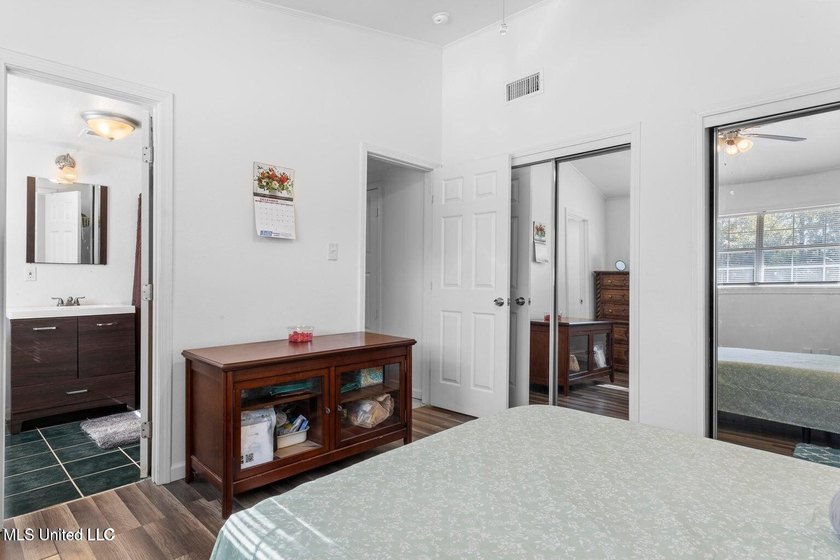 Wow! You'll LOVE this Rare Find in a NON-Flood Zone, Centrally - photo 46
