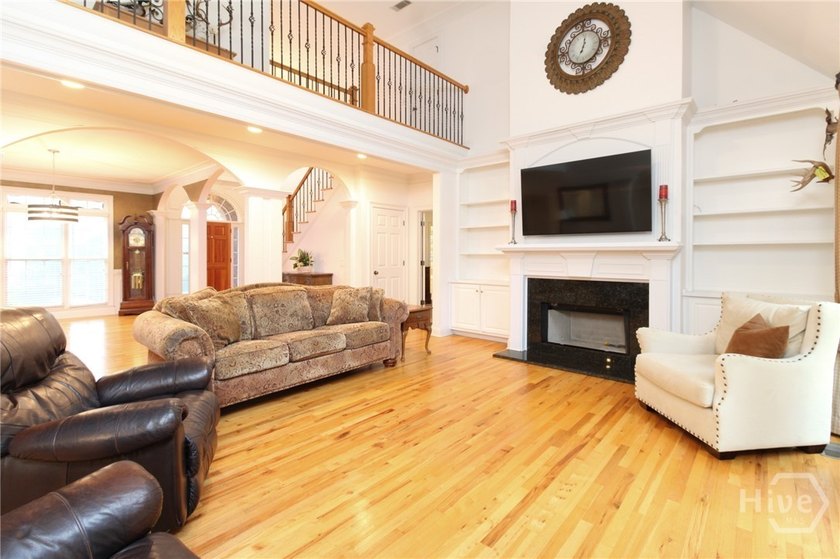 Welcome to this warm and inviting 4-bedroom, 3.5-bath home in - photo 7