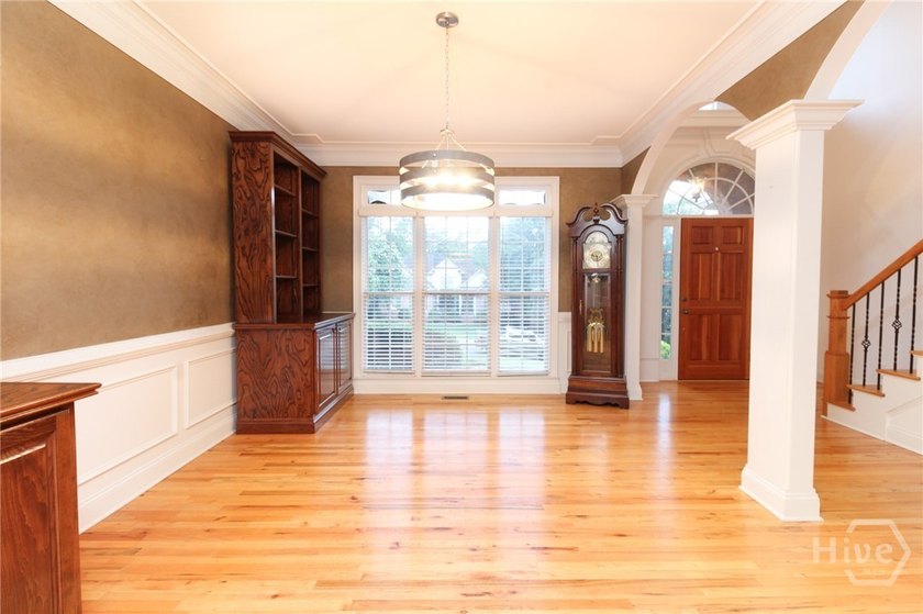 Welcome to this warm and inviting 4-bedroom, 3.5-bath home in - photo 8