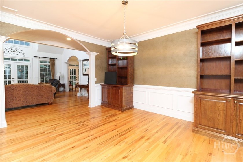 Welcome to this warm and inviting 4-bedroom, 3.5-bath home in - photo 9