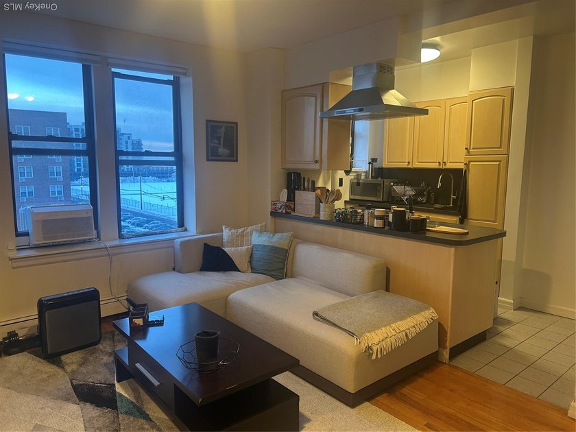 Mint Condition 2 Bedroom, 1 Bath Condo with Ocean Views! - photo 3