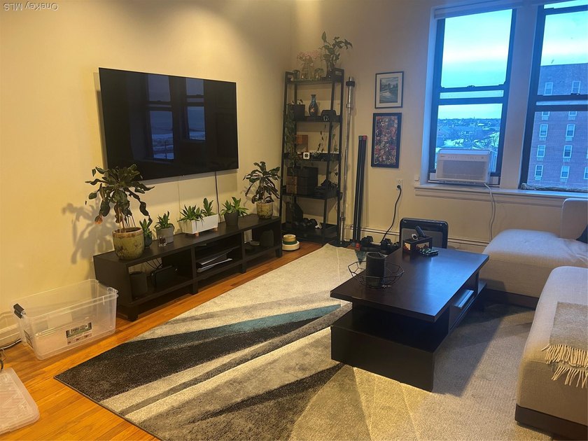 Mint Condition 2 Bedroom, 1 Bath Condo with Ocean Views! - photo 4