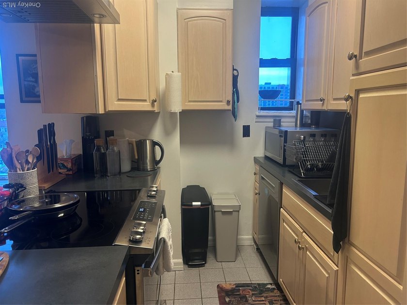Mint Condition 2 Bedroom, 1 Bath Condo with Ocean Views! - photo 5