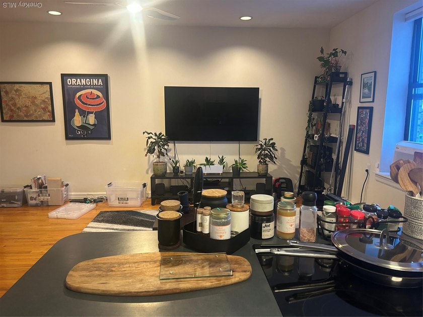 Mint Condition 2 Bedroom, 1 Bath Condo with Ocean Views! - photo 6