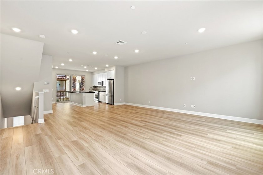 Beautifully designed 4-bedroom, 3-bathroom condo offering - photo 7