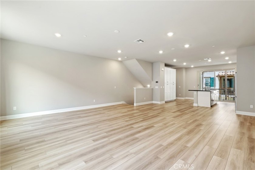 Beautifully designed 4-bedroom, 3-bathroom condo offering - photo 8