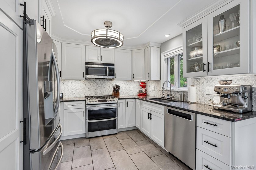 Welcome to this beautifully updated and impeccably maintained - photo 12