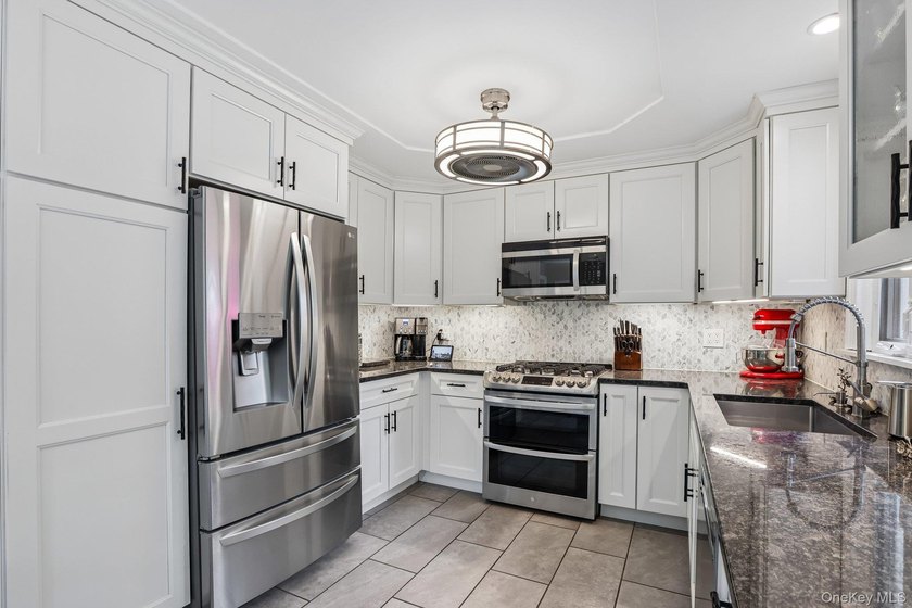 Welcome to this beautifully updated and impeccably maintained - photo 13