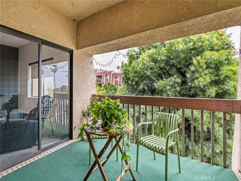 Welcome home to this spacious top-floor 2-bedroom, 2-bath - photo 17