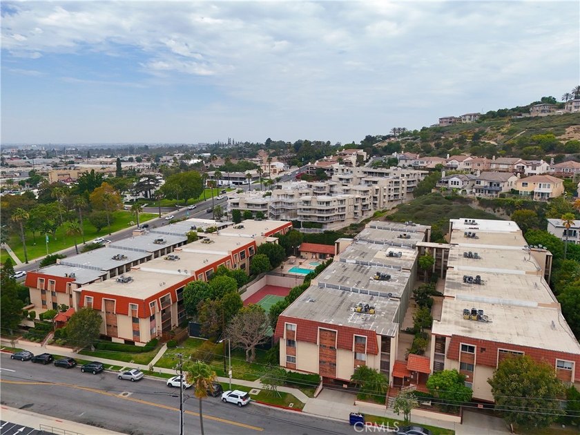 Welcome home to this spacious top-floor 2-bedroom, 2-bath - photo 22
