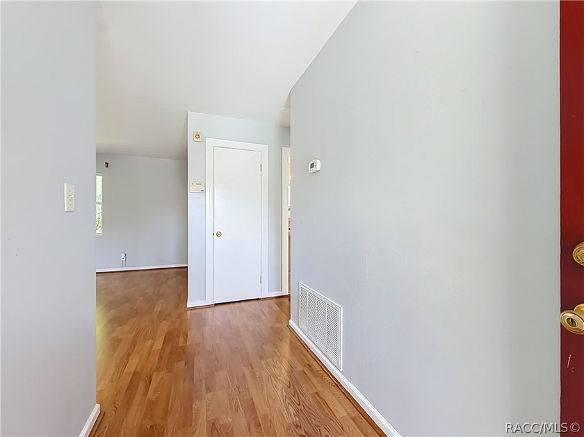 Charming 1953 Inverness home with City Convenience! Discover the - photo 14