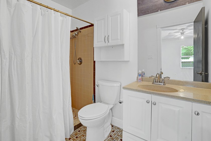 Pool home in Port St. Lucie, set just off Bayshore with easy - photo 14
