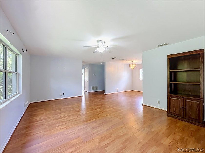 Charming 1953 Inverness home with City Convenience! Discover the - photo 15
