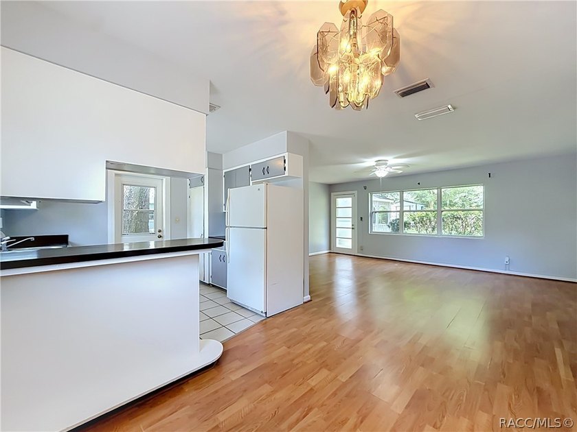 Charming 1953 Inverness home with City Convenience! Discover the - photo 24