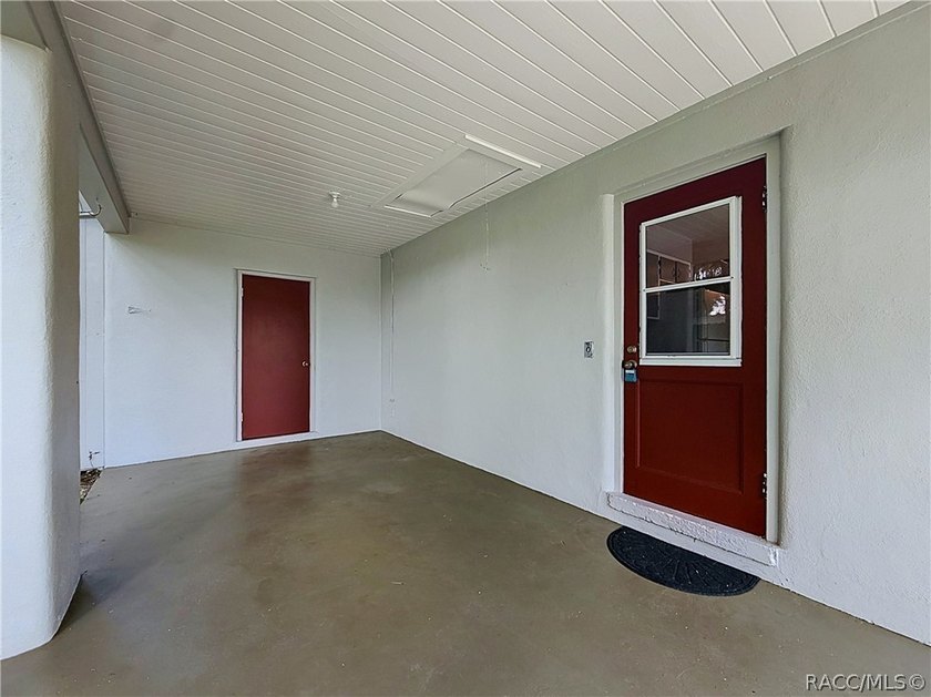 Charming 1953 Inverness home with City Convenience! Discover the - photo 31