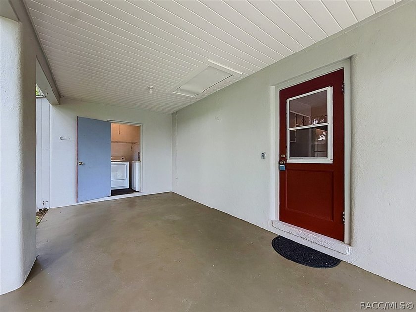 Charming 1953 Inverness home with City Convenience! Discover the - photo 32