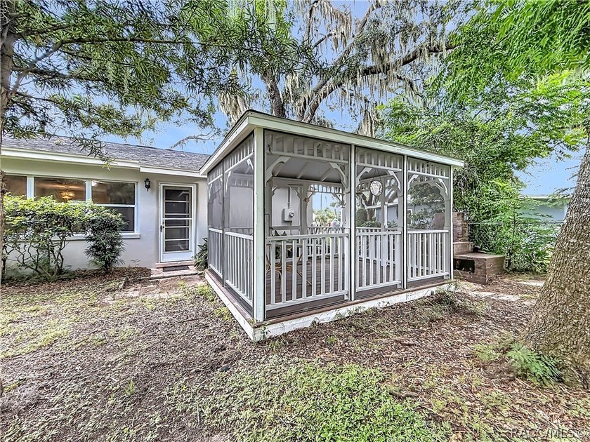 Charming 1953 Inverness home with City Convenience! Discover the - photo 35