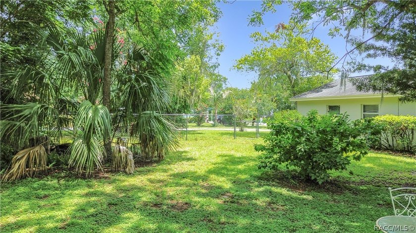 Charming 1953 Inverness home with City Convenience! Discover the - photo 40