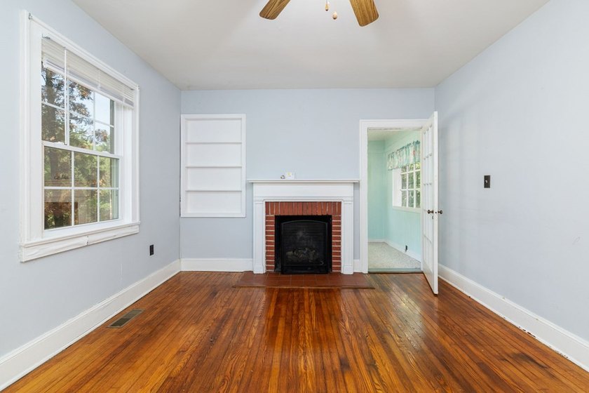 Charming 2-bedroom, 1-bath brick home situated on a corner lot - photo 5