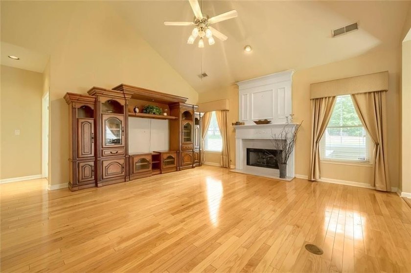 Welcome Home to this Executive home beautifully situated on the - photo 11