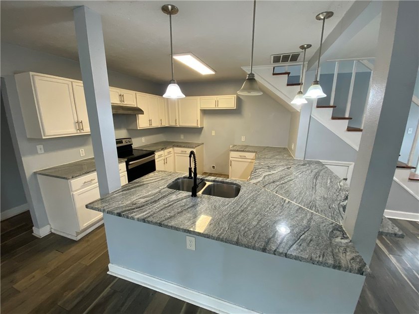 Welcome home to P A Cliffs subdivision. Wonderful neighborhood - photo 12