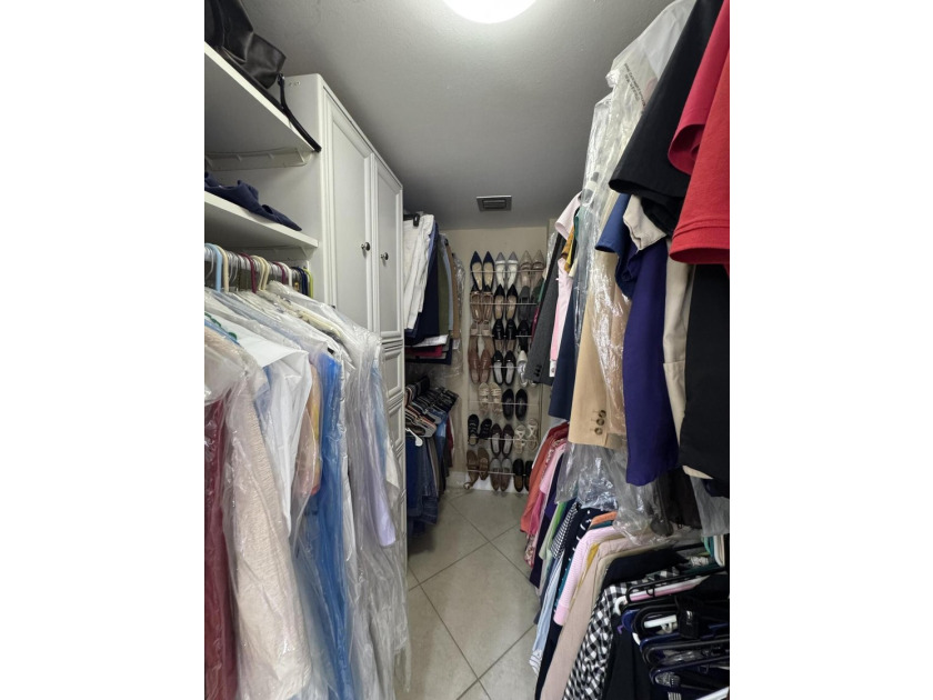 Welcome to this well-appointed 2/2 unit located in the Gemini in - photo 19