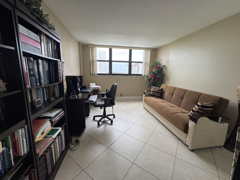Welcome to this well-appointed 2/2 unit located in the Gemini in - photo 22