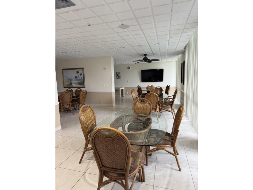 Welcome to this well-appointed 2/2 unit located in the Gemini in - photo 27