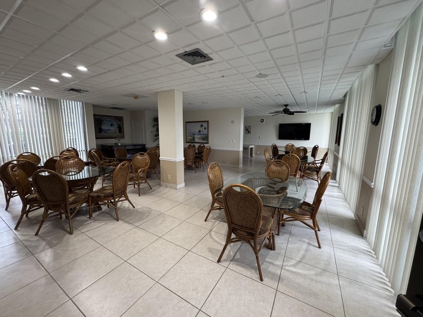 Welcome to this well-appointed 2/2 unit located in the Gemini in - photo 30
