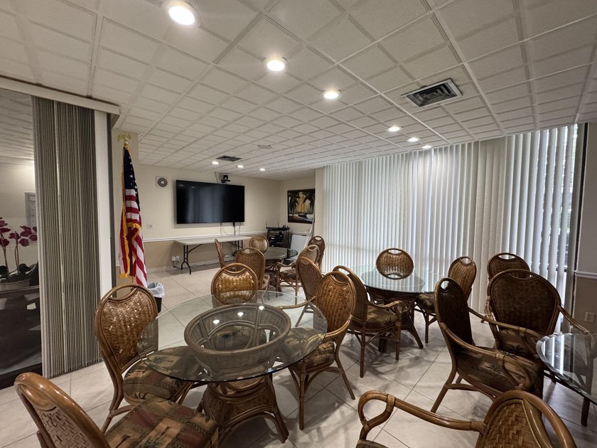 Welcome to this well-appointed 2/2 unit located in the Gemini in - photo 31