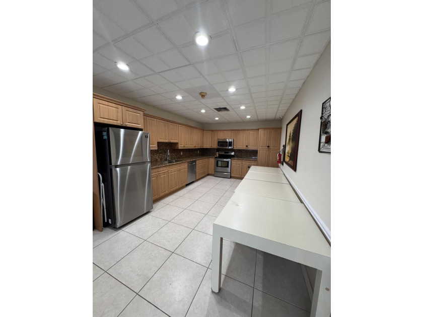 Welcome to this well-appointed 2/2 unit located in the Gemini in - photo 32
