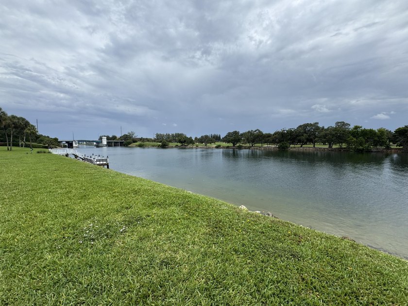 Welcome to this well-appointed 2/2 unit located in the Gemini in - photo 38