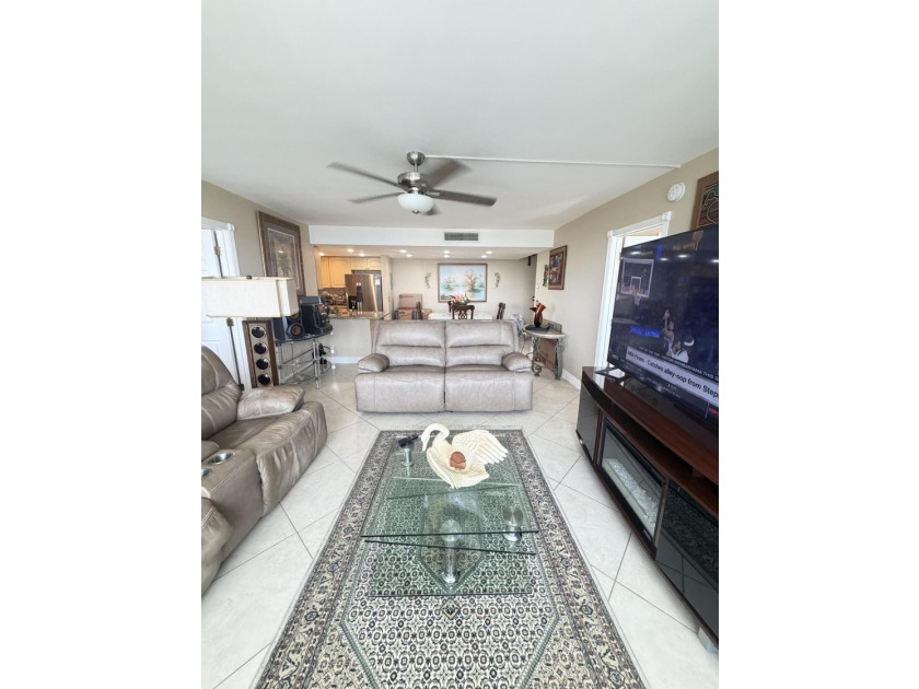 Welcome to this well-appointed 2/2 unit located in the Gemini in - photo 44